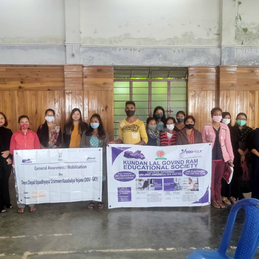 KLGR community members and students together